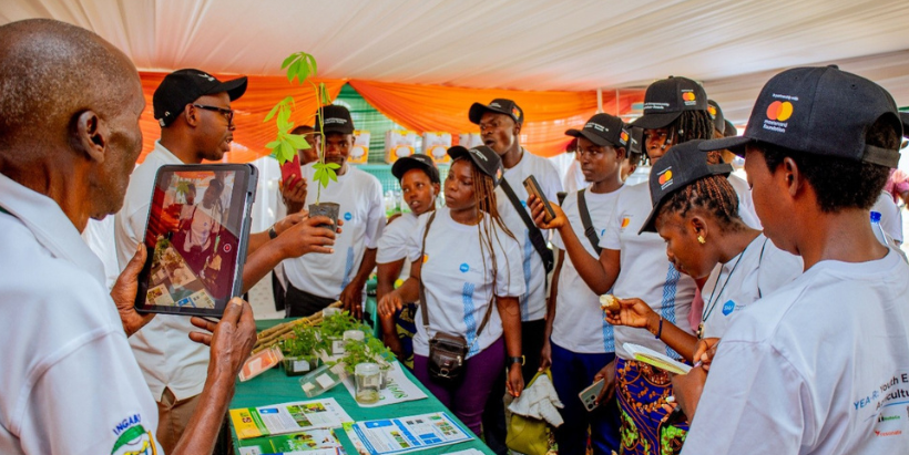 IITA Rwanda staff Charles Mwizerwa explains the cassava value chain to visitor farmers at the Rwanda Agrishow 2026.