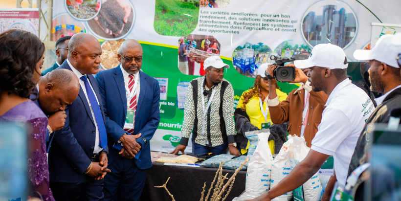 GSAD participants visiting the IITA stand.