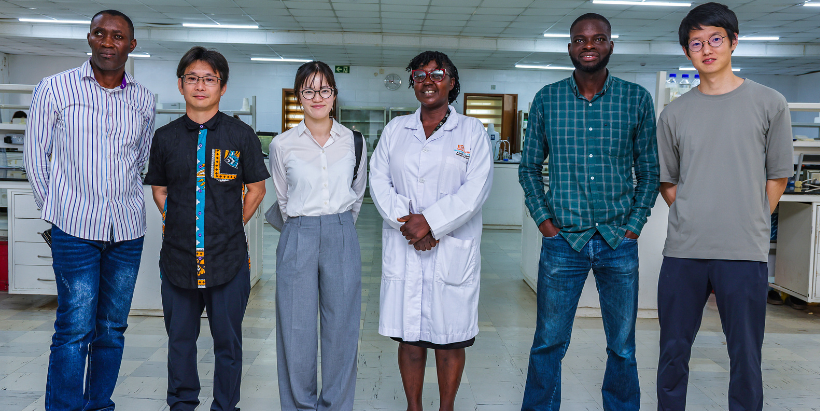 The Japanese delegates at IITA Bioscience Center learning about the laboratory’s cutting-edge support services for breeders, scientists, students, and research partners in advancing agricultural development.