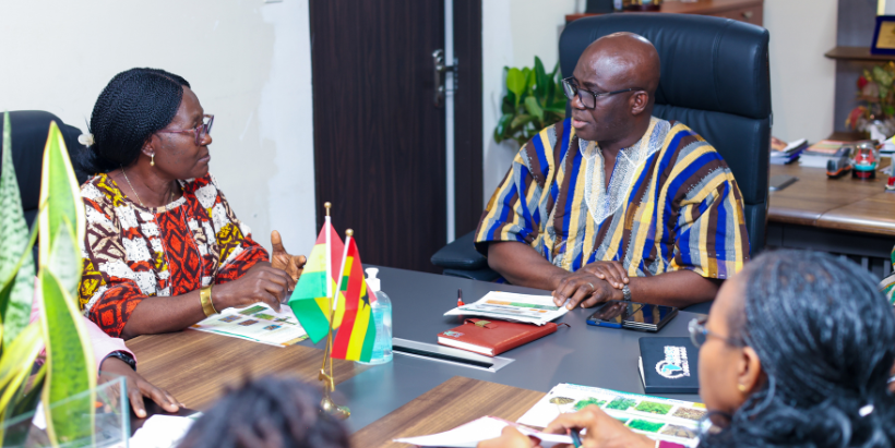 Dr Beatrice Aighewi presenting the research outcomes and potentials of LBC to the Minister of Food and Agriculture, Hon. Eric Opoku.
