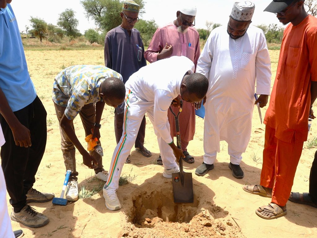 Soil sampling training at Maradi, Niger.