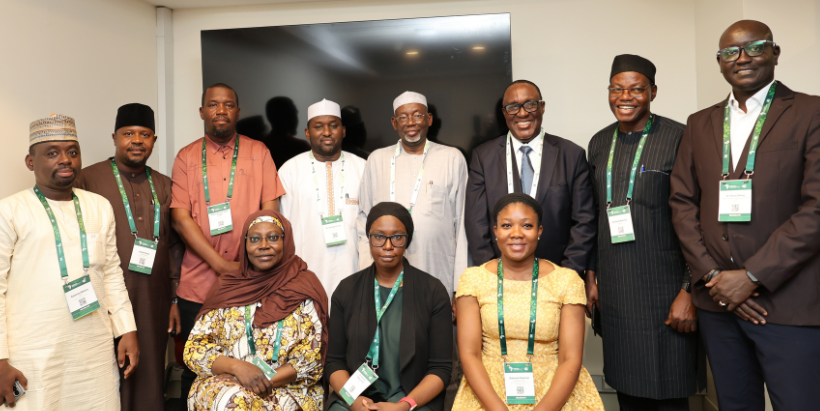 Dr Simeon Ehui (center), Jigawa State Governor, H.E. Umar Namadi (center) with the Jigawa delegation and the IITA team