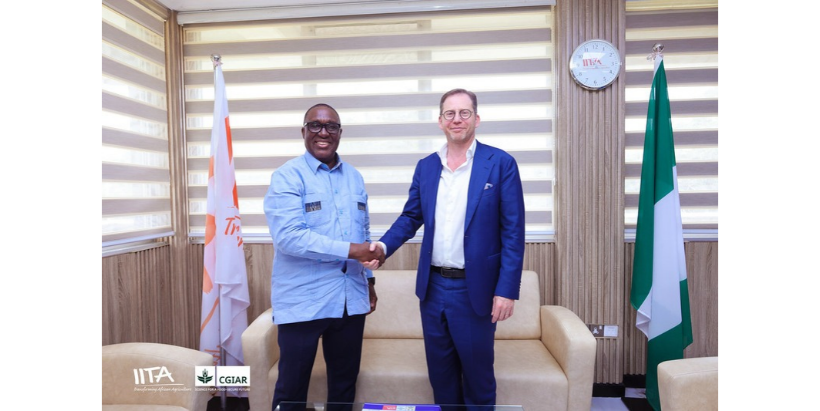 CGIAR Council Chair, Renaud Seligmann (L) warmly welcomed by IITA Director General and CGIAR Regional Director for Continental Africa, Simeon Ehui (R).